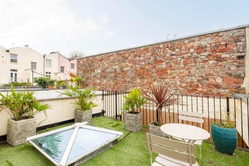 Holiday home Three Storey Clifton Town House *