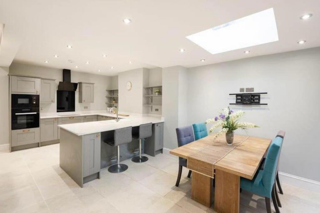 Casa de Férias Three Storey Clifton Town House