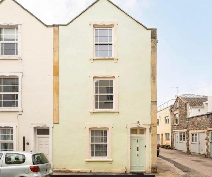 Casa de Férias Three Storey Clifton Town House *